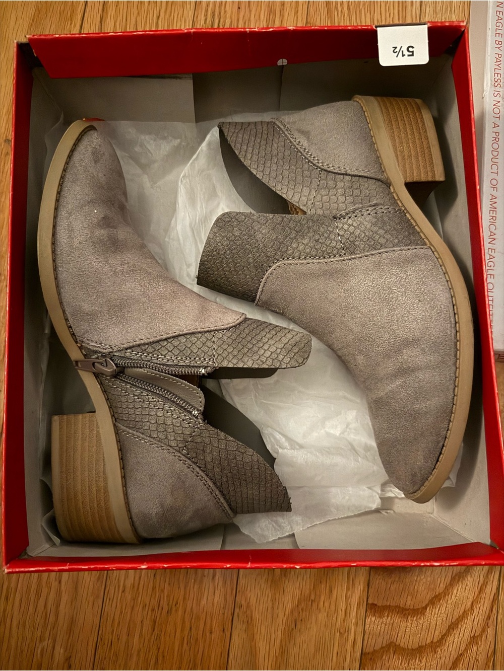 American Eagle Outfitters Gray Taupe Suede Ankle Booties with Side Zip